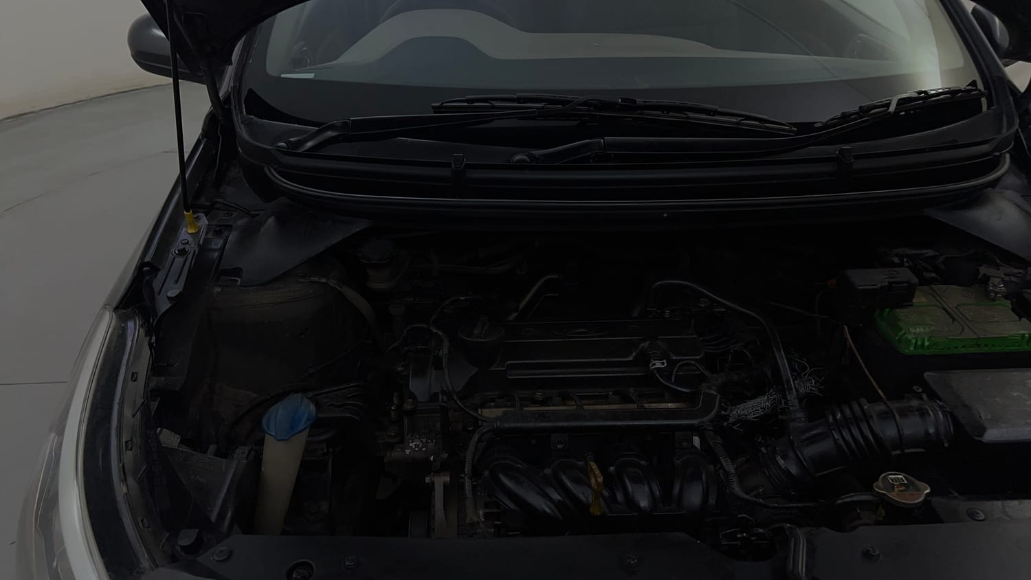 Used 2017 Hyundai Elite i20 Magna Executive 1.2 Petrol Manual engine ENGINE RIGHT SIDE HINGE & APRON VIEW