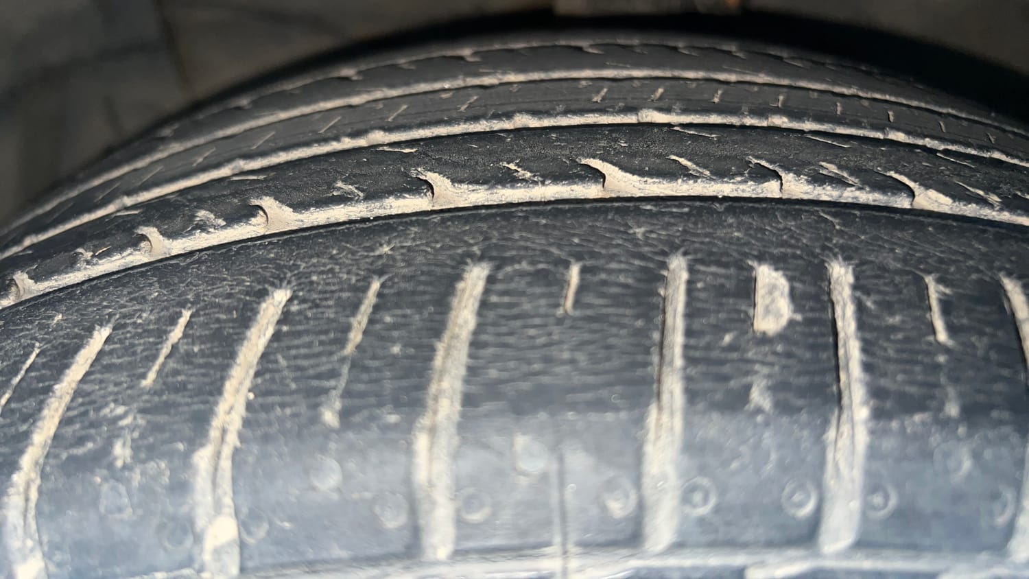 Used 2017 Maruti Suzuki Ciaz Alpha 1.4 AT Petrol Automatic tyres LEFT FRONT TYRE TREAD VIEW