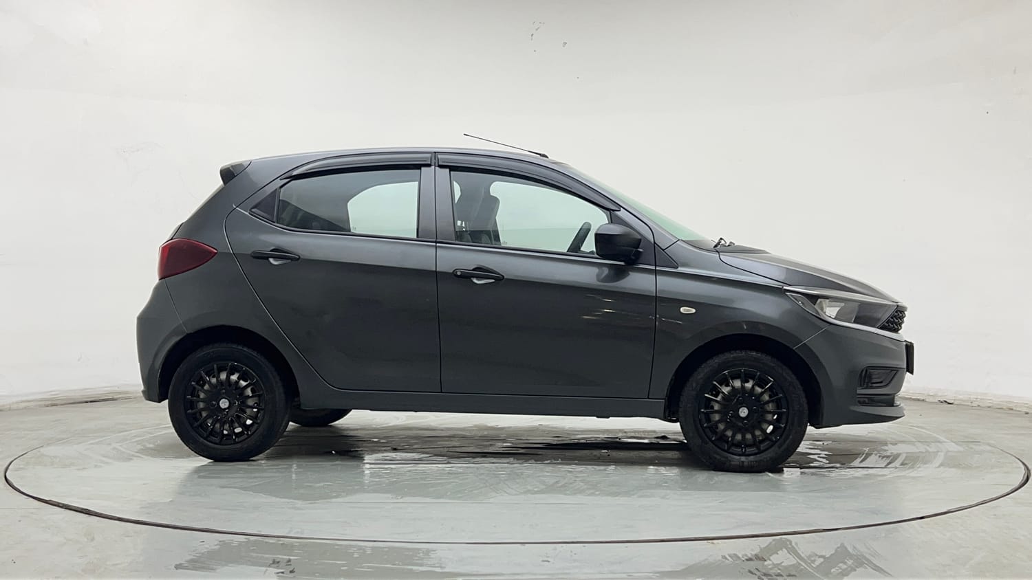 Used 2022 Tata Tiago XE Petrol Manual exterior RIGHT SIDE VIEW
