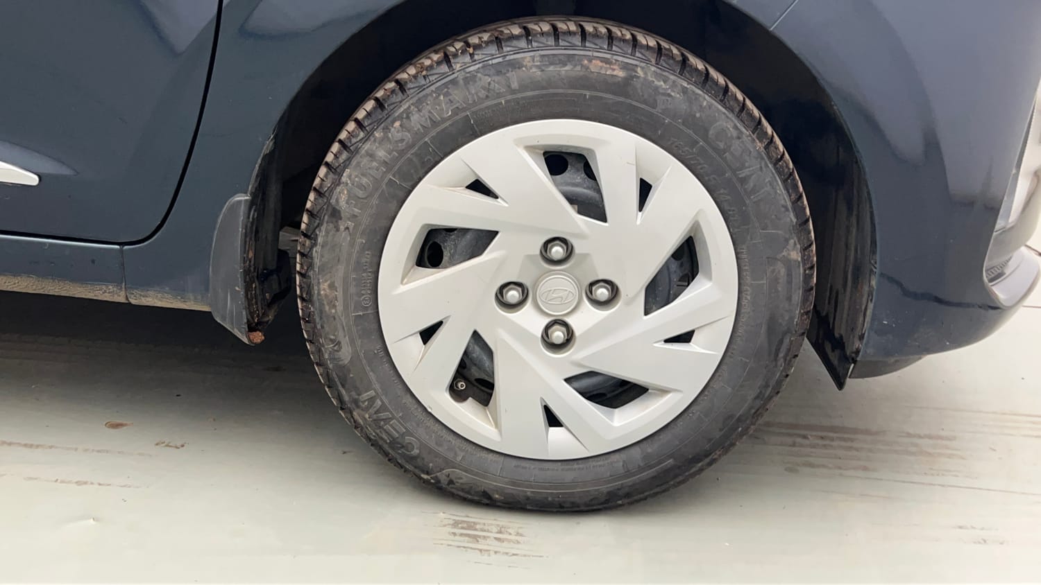 Used 2025 Hyundai Grand i10 Nios Magna 1.2 Kappa Petrol Manual tyres RIGHT FRONT TYRE RIM VIEW