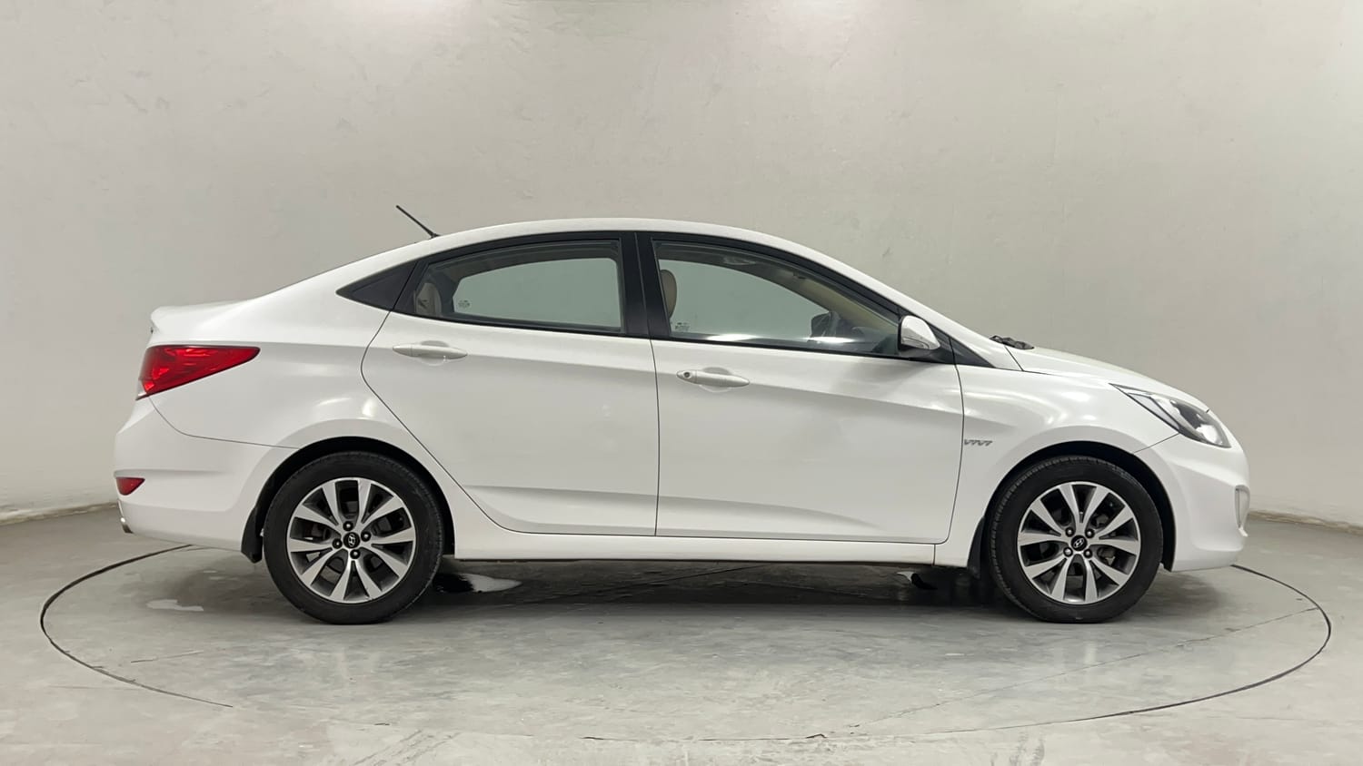 Used 2015 Hyundai Verna Fluidic 1.6 VTVT SX Petrol Manual exterior RIGHT SIDE VIEW