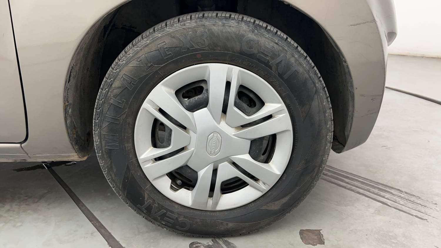 Used 2018 Datsun Redi-GO S 1.0 AMT Petrol Automatic tyres RIGHT FRONT TYRE RIM VIEW
