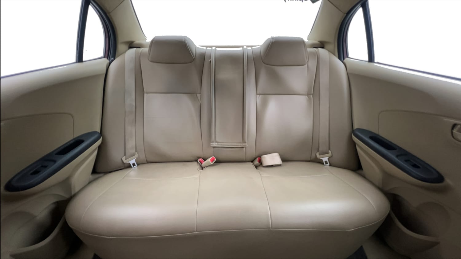 Used 2015 Honda Amaze 1.2 S i-VTEC Petrol Manual interior REAR SEAT CONDITION VIEW