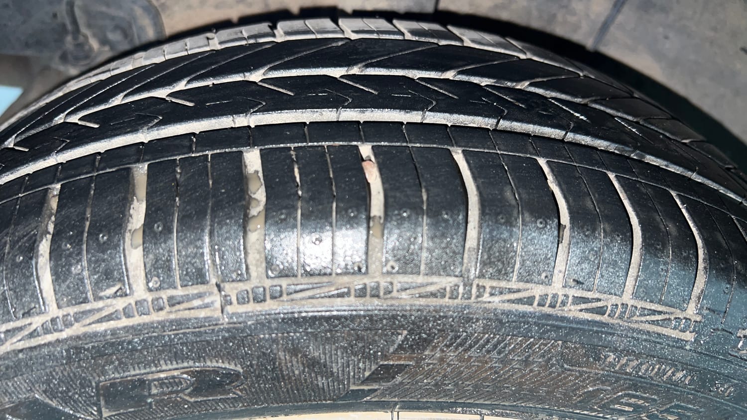 Used 2016 Hyundai Grand i10 Asta AT 1.2 Kappa VTVT (O) Petrol Automatic tyres RIGHT REAR TYRE TREAD VIEW