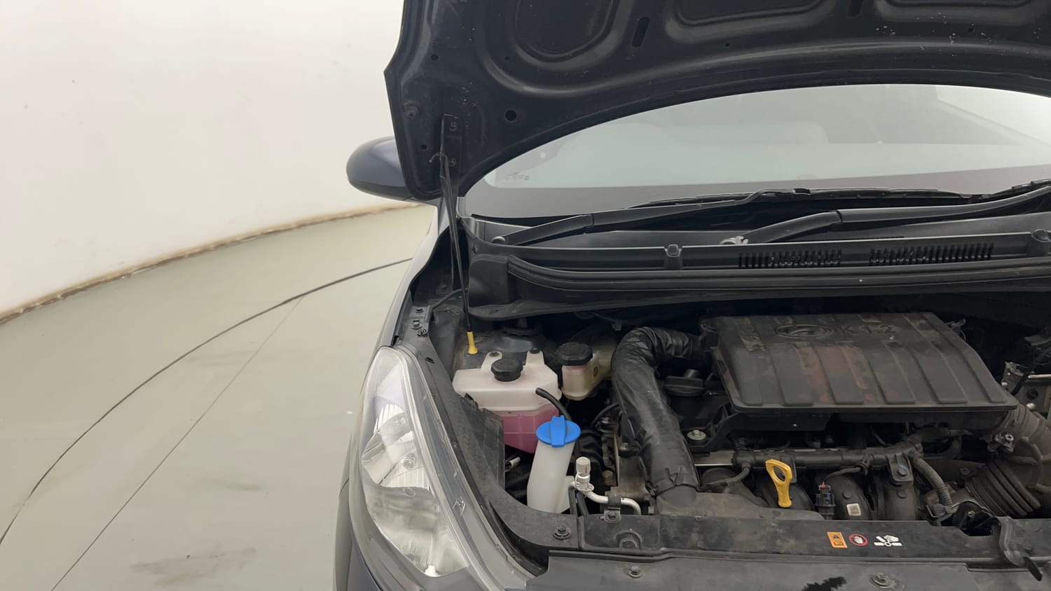 Used 2025 Hyundai Grand i10 Nios Magna 1.2 Kappa Petrol Manual engine ENGINE RIGHT SIDE HINGE & APRON VIEW