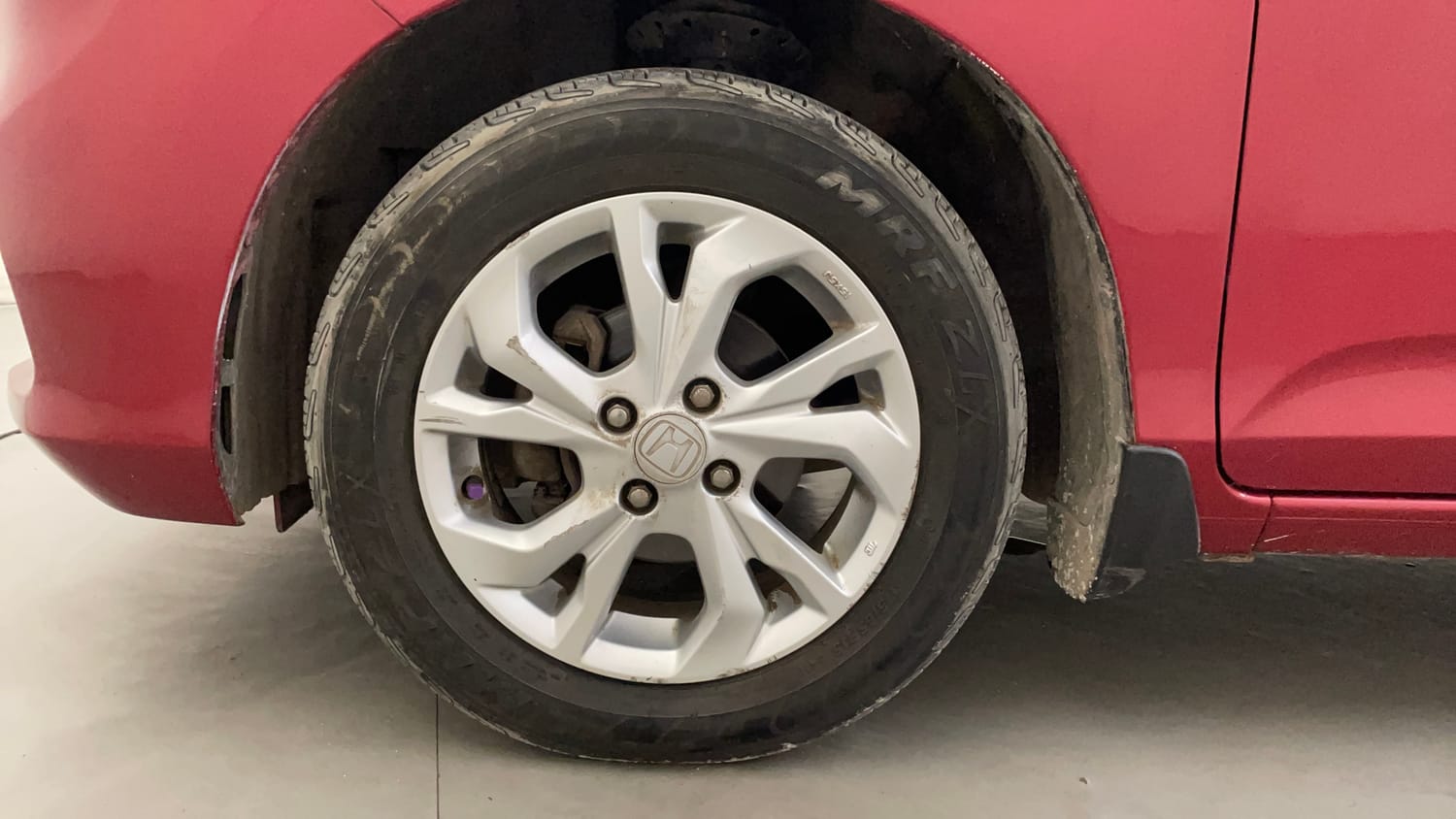 Used 2019 Honda Amaze 1.2 V CVT Petrol Petrol Automatic tyres LEFT FRONT TYRE RIM VIEW