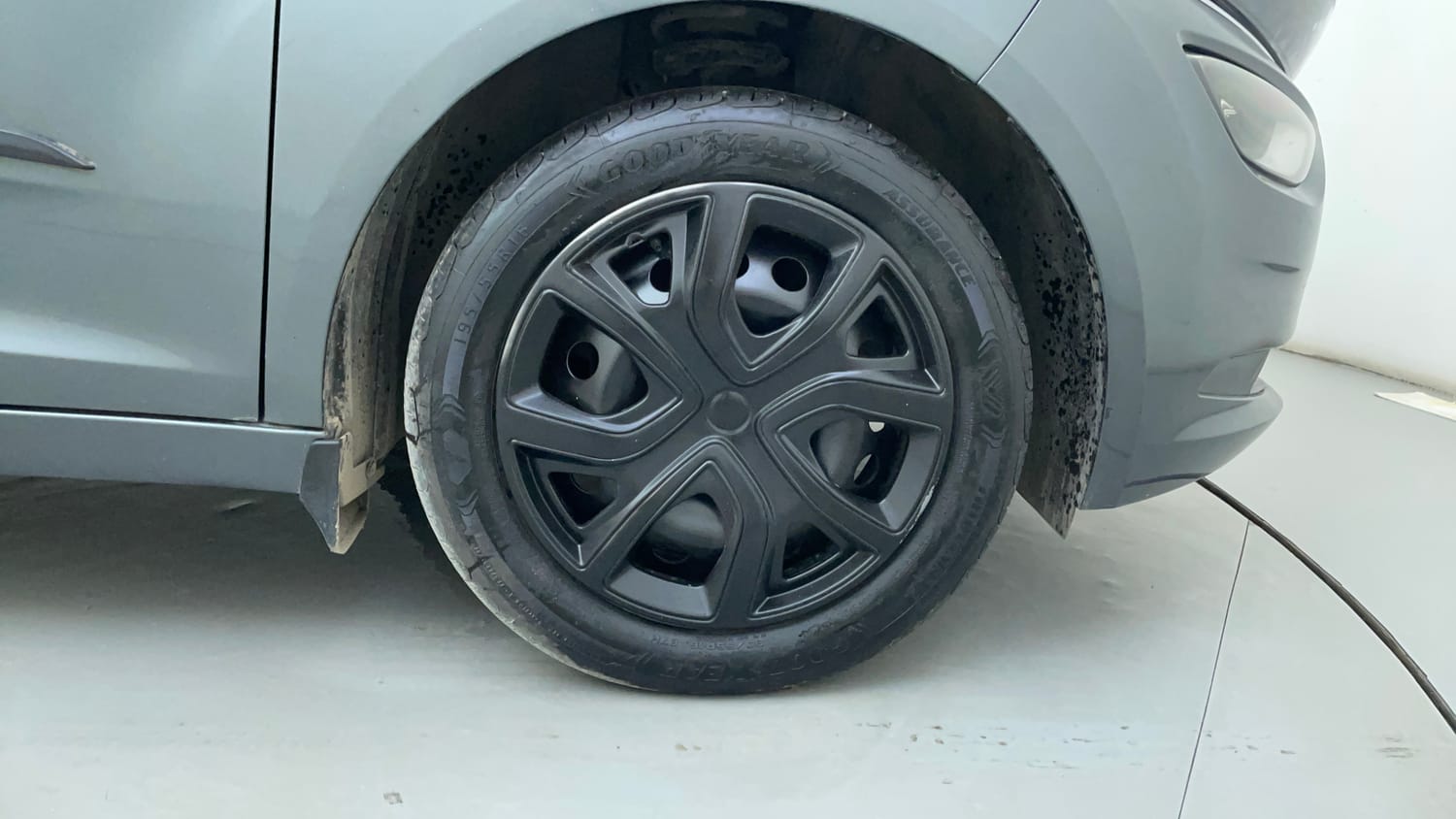 Used 2021 Tata Altroz XM Plus Petrol Petrol Manual tyres RIGHT FRONT TYRE RIM VIEW