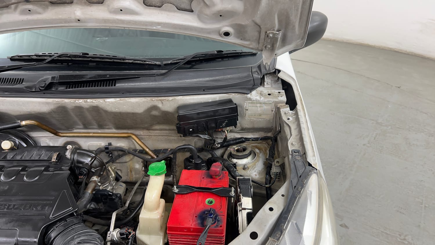 Used 2016 Maruti Suzuki Alto K10 VXi AMT Petrol Automatic engine ENGINE LEFT SIDE HINGE & APRON VIEW