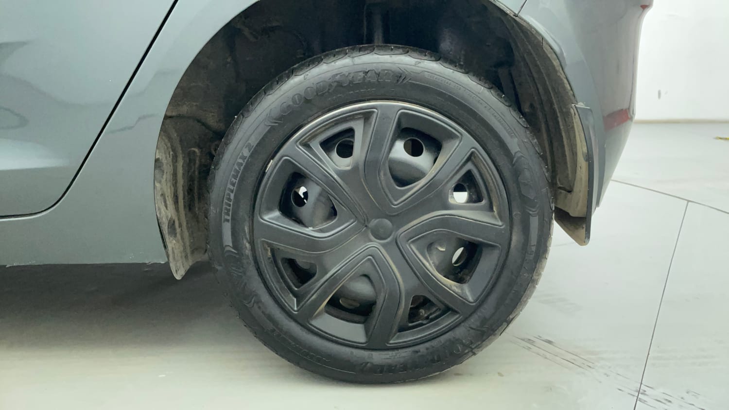 Used 2021 Tata Altroz XM Plus Petrol Petrol Manual tyres LEFT REAR TYRE RIM VIEW