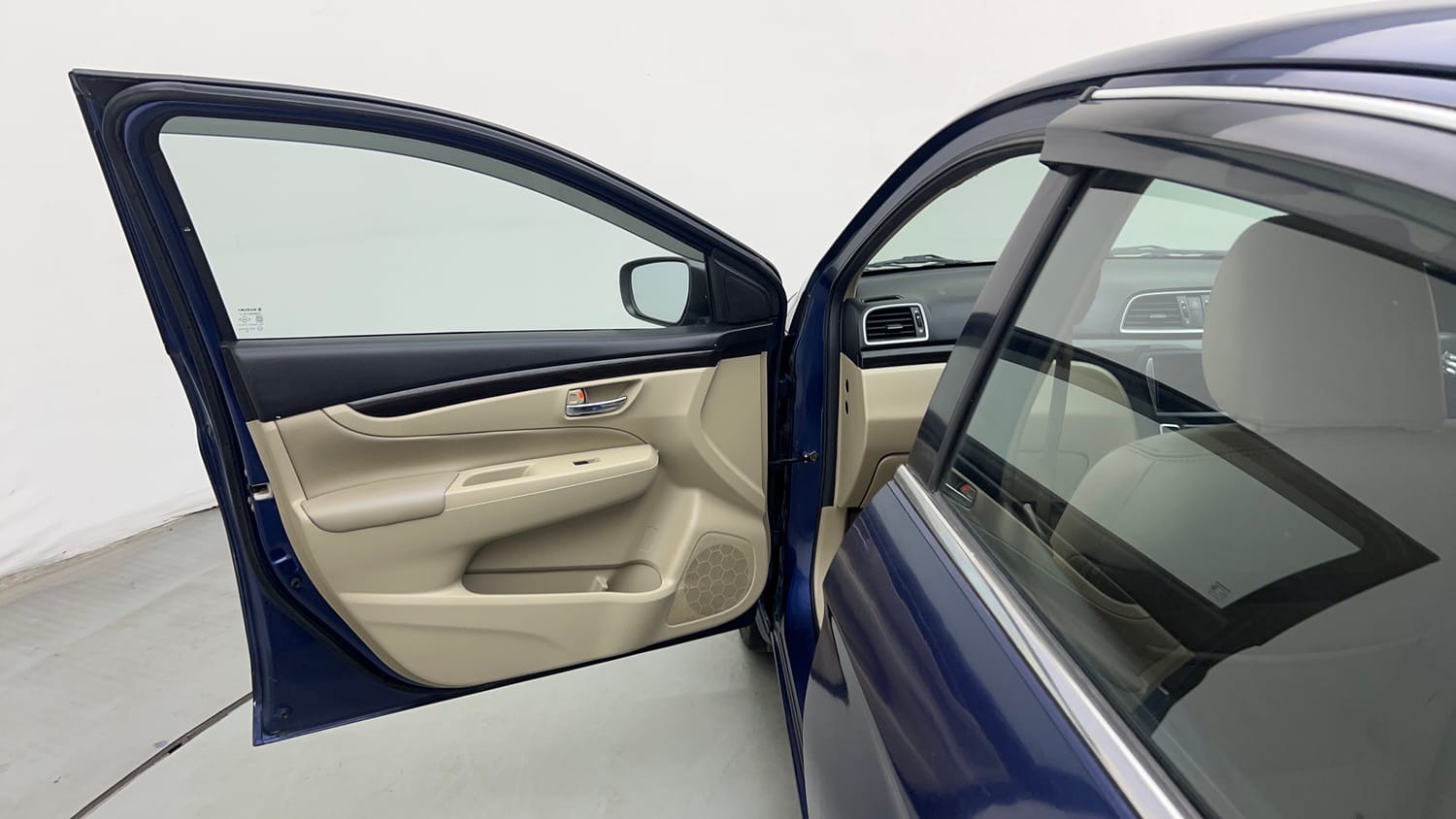 Used 2018 Maruti Suzuki Ciaz Alpha 1.4 MT Petrol Manual interior LEFT FRONT DOOR OPEN VIEW