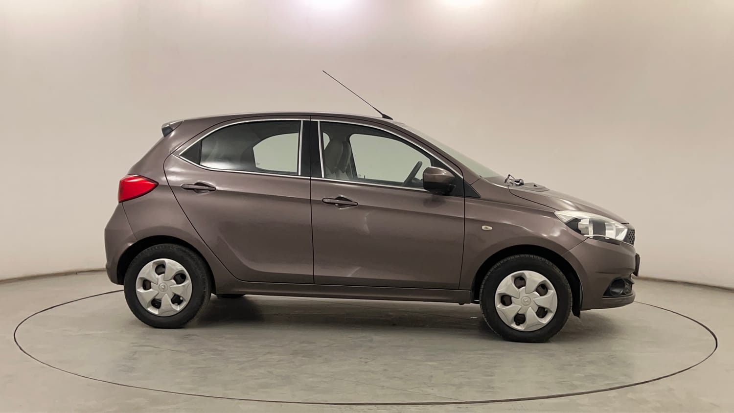 Used 2016 Tata Tiago Revotron XT Petrol Manual exterior RIGHT SIDE VIEW