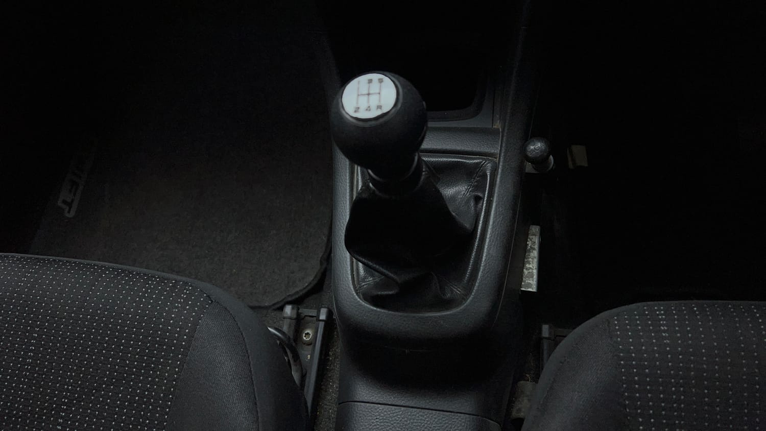 Used 2017 Maruti Suzuki Swift LXi (O) Petrol Manual interior GEAR  KNOB VIEW