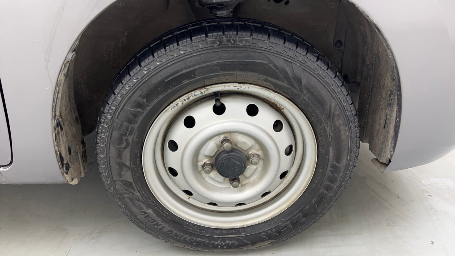 Used 2018 Maruti Suzuki Wagon R LXI CNG Cng Manual tyres RIGHT FRONT TYRE RIM VIEW