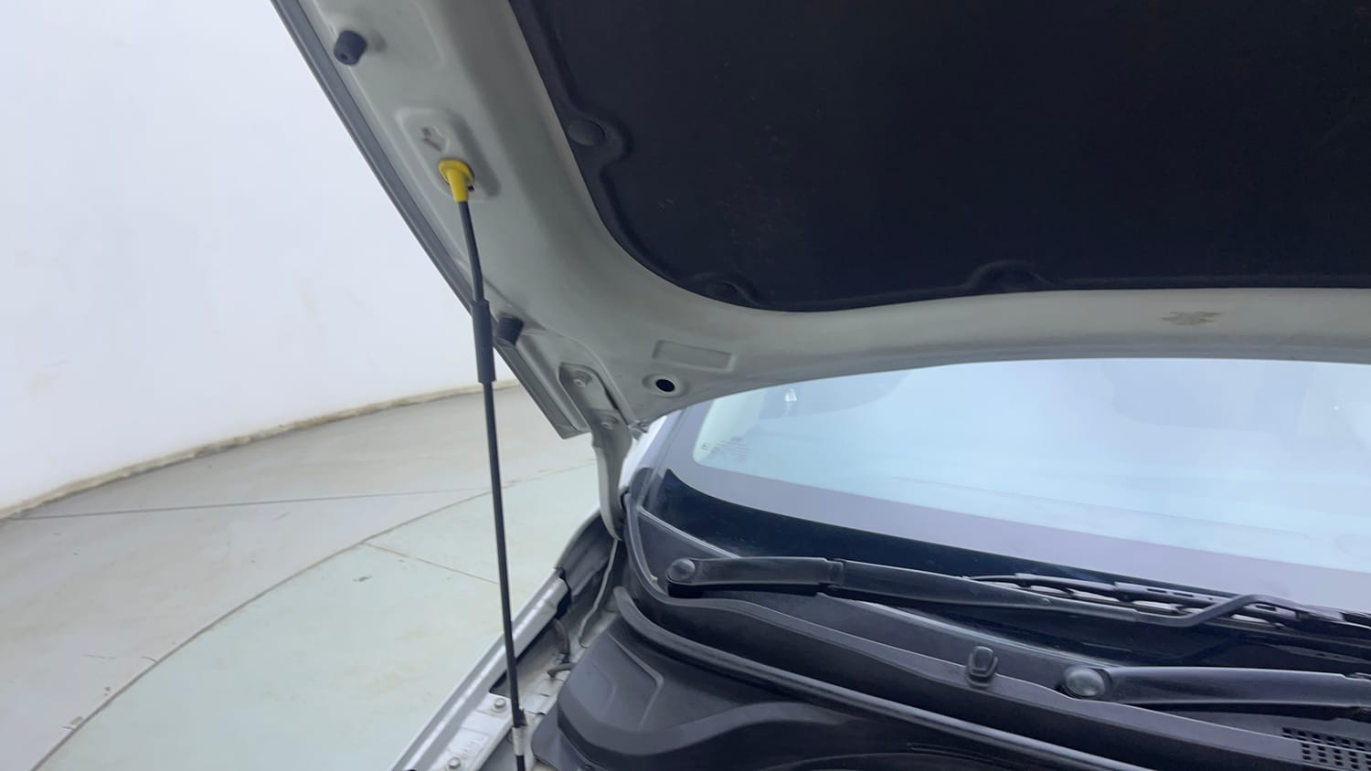 Used 2017 Hyundai Verna SX (O) 1.6 VTVT AT Petrol Automatic engine ENGINE RIGHT SIDE HINGE & APRON VIEW