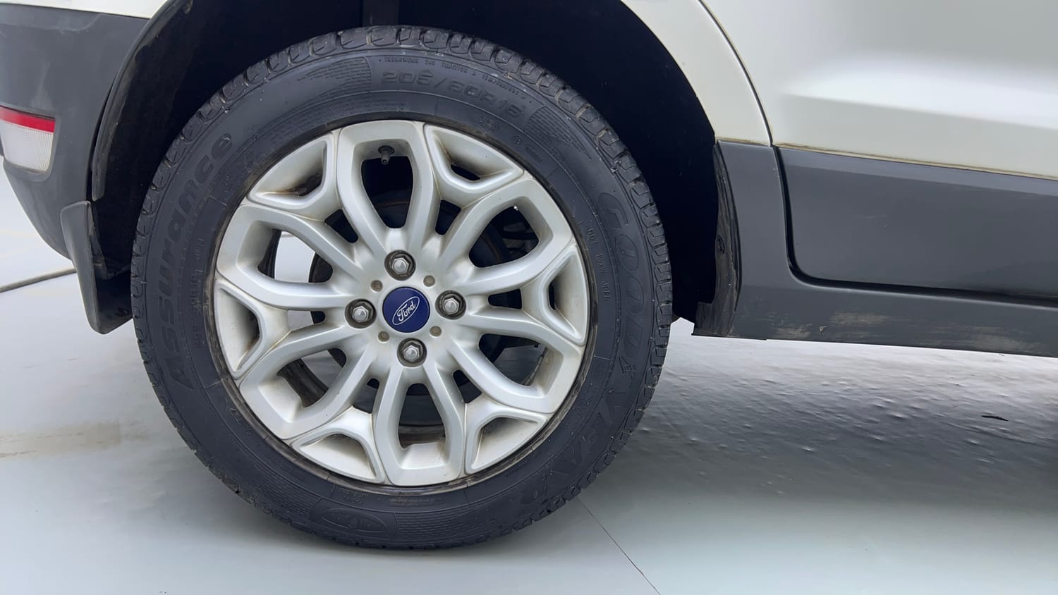 Used 2017 Ford EcoSport Titanium 1.5L Ti-VCT Petrol Manual tyres RIGHT REAR TYRE RIM VIEW