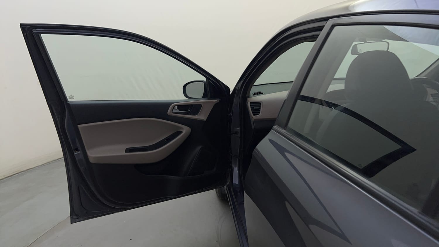 Used 2017 Hyundai Elite i20 Magna Executive 1.2 Petrol Manual interior LEFT FRONT DOOR OPEN VIEW
