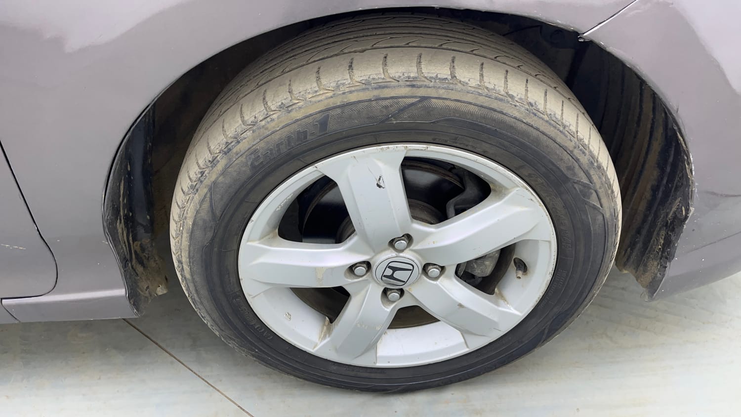 Used 2011 Honda City 1.5 V AT Petrol Automatic tyres RIGHT FRONT TYRE RIM VIEW