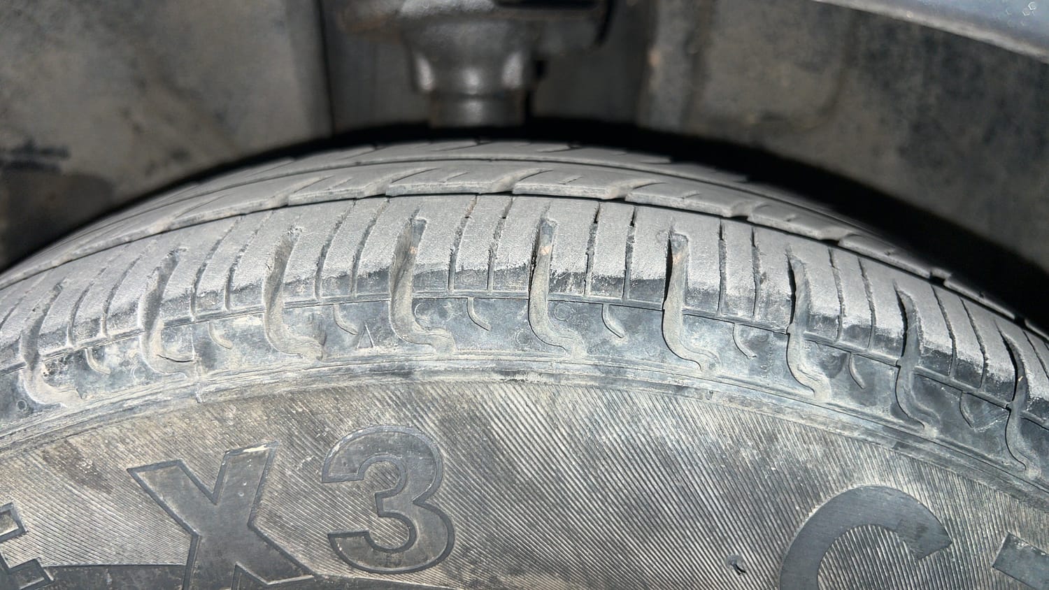 Used 2018 Datsun Redi-GO S 1.0 AMT Petrol Automatic tyres RIGHT FRONT TYRE TREAD VIEW