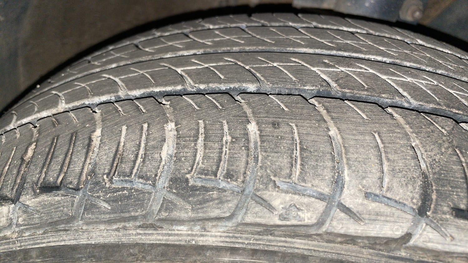 Used 2014 Volkswagen Polo Highline1.2L (P) Petrol Manual tyres RIGHT FRONT TYRE TREAD VIEW