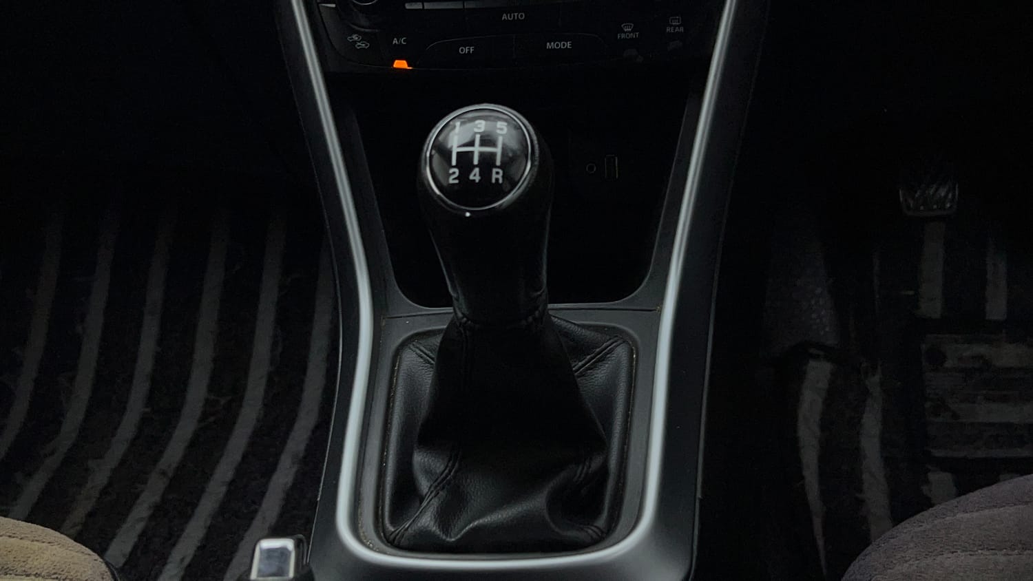 Used 2021 Maruti Suzuki S-Cross Zeta Petrol Manual interior GEAR  KNOB VIEW
