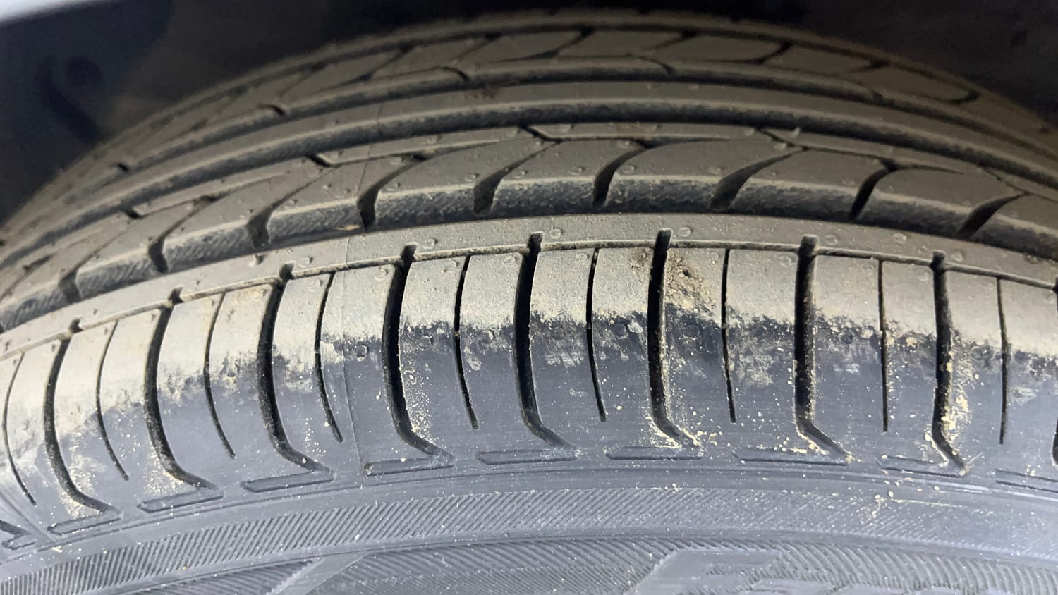 Used 2017 Hyundai Grand i10 Asta 1.2 Kappa VTVT Petrol Manual tyres LEFT FRONT TYRE TREAD VIEW