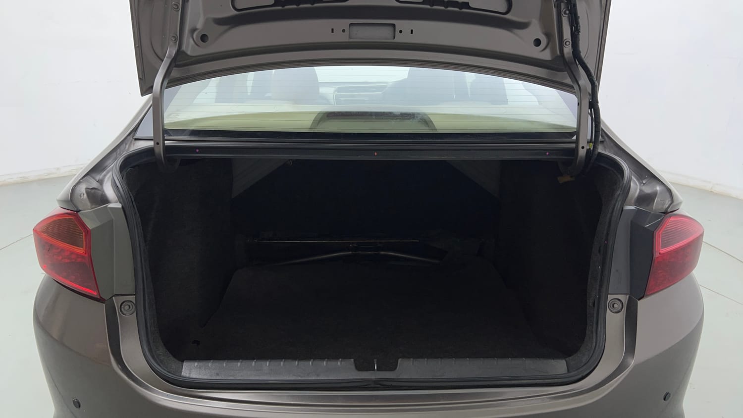 Used 2016 Honda City SV CVT Petrol Automatic interior DICKY INSIDE VIEW