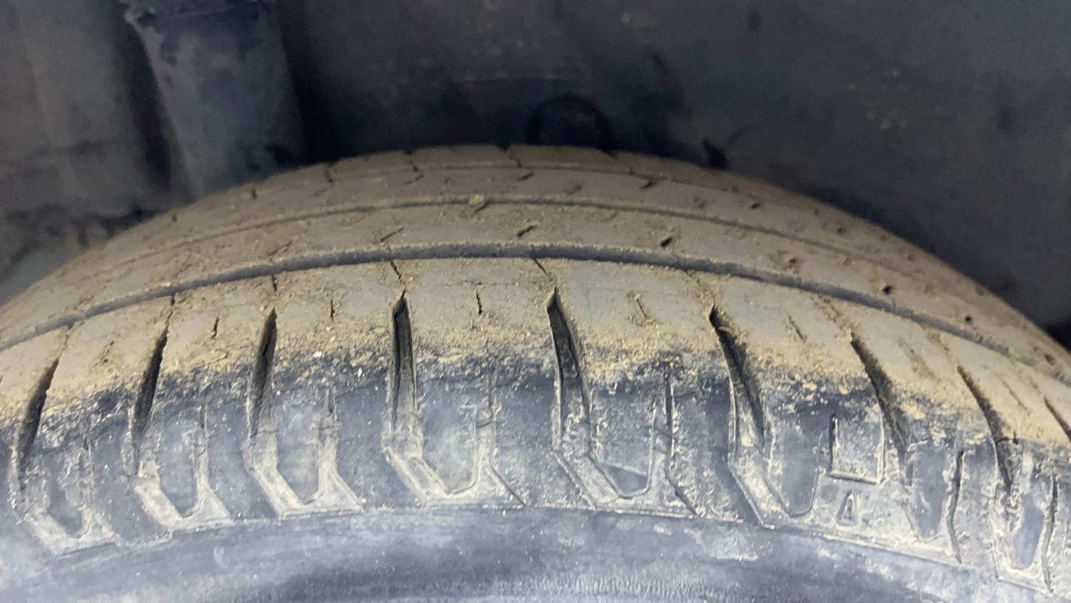 Used 2017 Hyundai Verna SX (O) 1.6 VTVT AT Petrol Automatic tyres RIGHT REAR TYRE TREAD VIEW