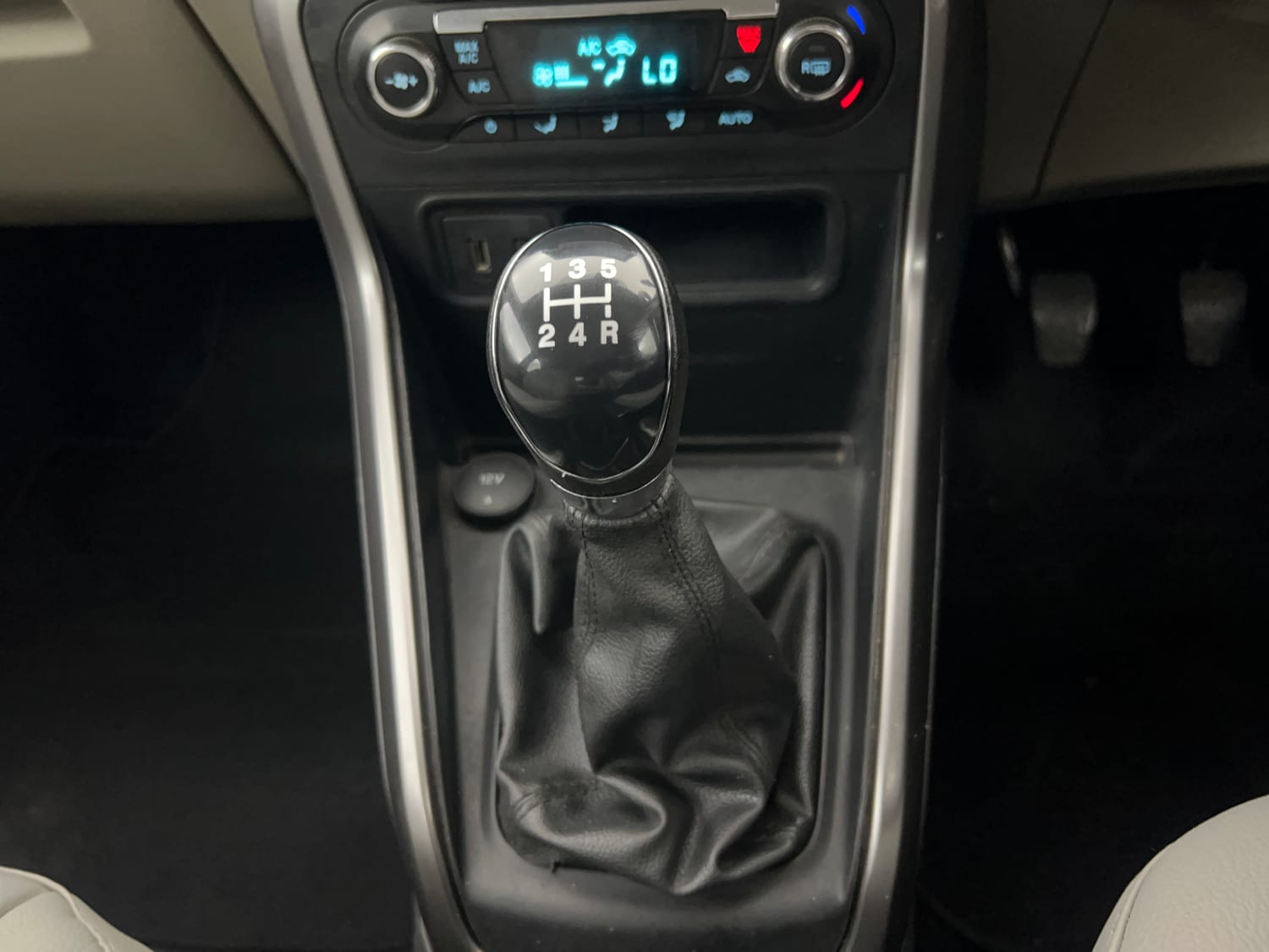 Used 2019 Ford EcoSport Titanium 1.5L TDCi Diesel Manual interior GEAR  KNOB VIEW