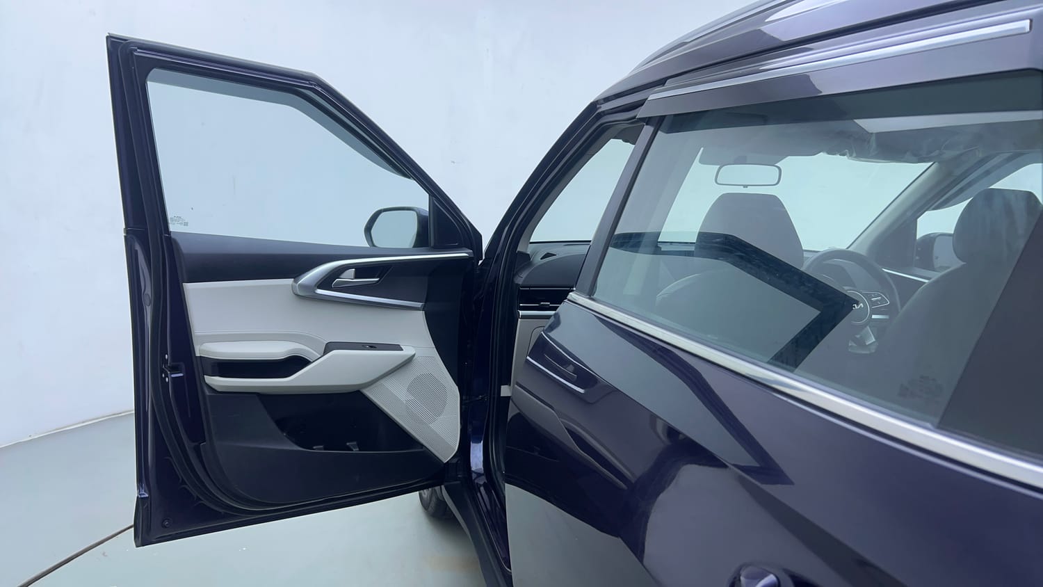 Used 2022 Kia Carens Prestige Plus 1.4 Petrol MT 7 STR Petrol Manual interior LEFT FRONT DOOR OPEN VIEW