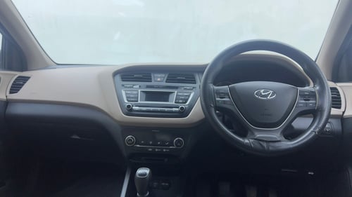 Used 2016 Hyundai Elite i20 Sportz 1.2 Petrol Manual interior DASHBOARD VIEW