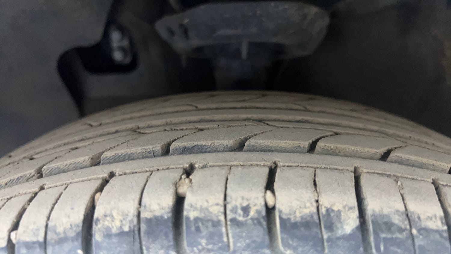 Used 2022 Hyundai Aura SX Plus 1.2 AMT Petrol Petrol Automatic tyres LEFT FRONT TYRE TREAD VIEW