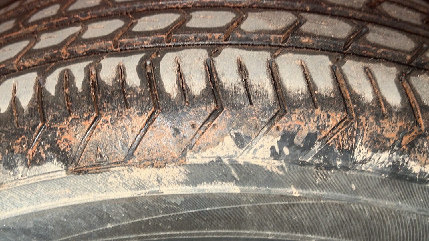 Used 2024 Maruti Suzuki Celerio ZXi Plus Petrol Manual tyres LEFT FRONT TYRE TREAD VIEW