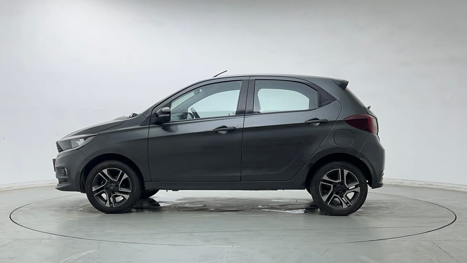 Used 2020 Tata Tiago XZ Plus Petrol Manual exterior LEFT SIDE VIEW