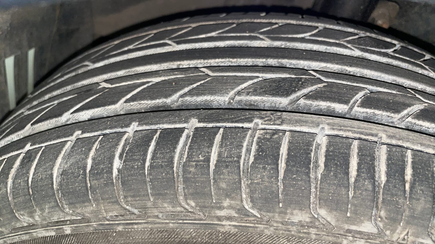 Used 2013 Ford Figo Duratec Petrol ZXI 1.2 Petrol Manual tyres LEFT FRONT TYRE TREAD VIEW