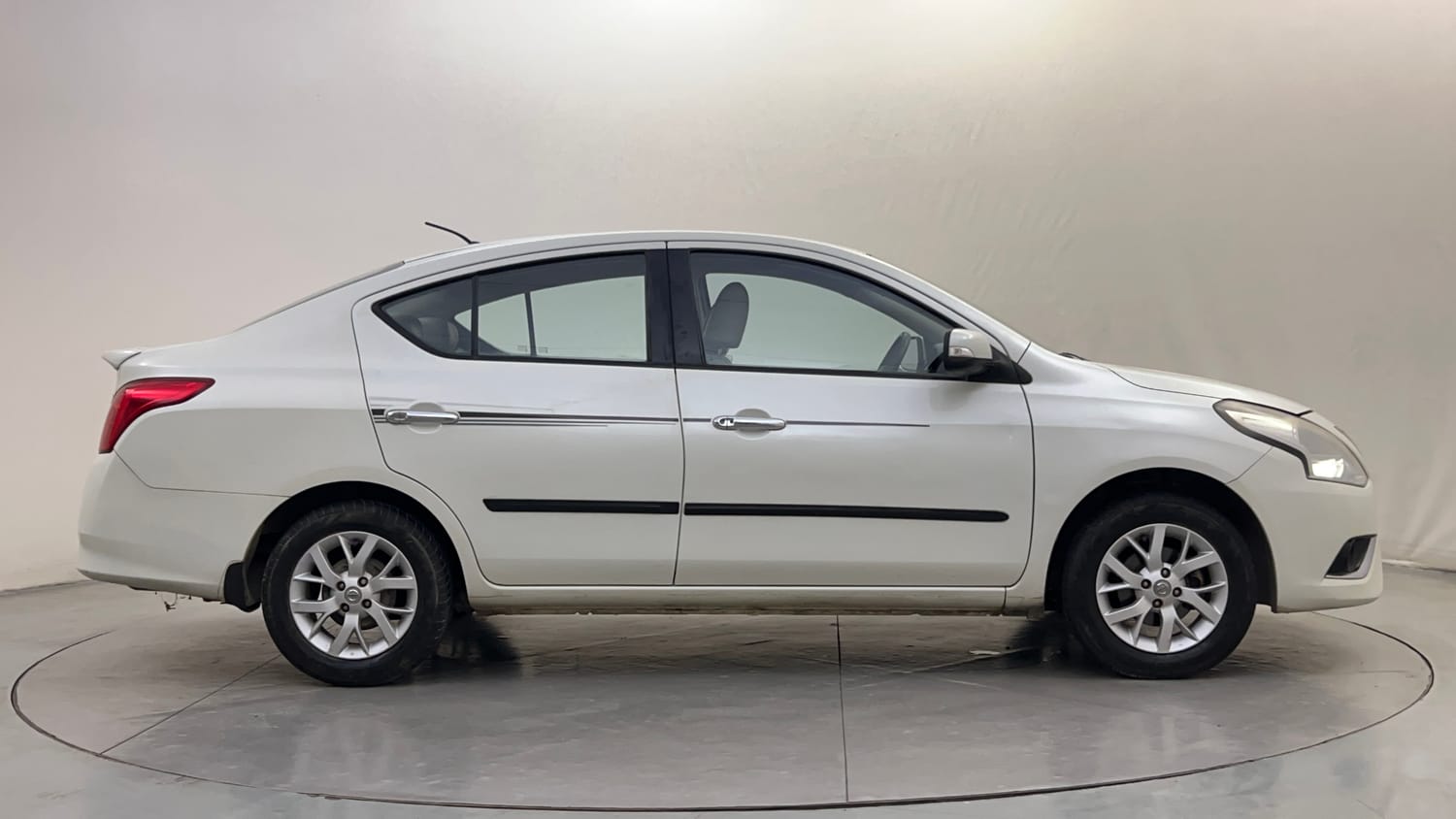 Used 2018 Nissan Sunny XV CVT Petrol Automatic exterior RIGHT SIDE VIEW