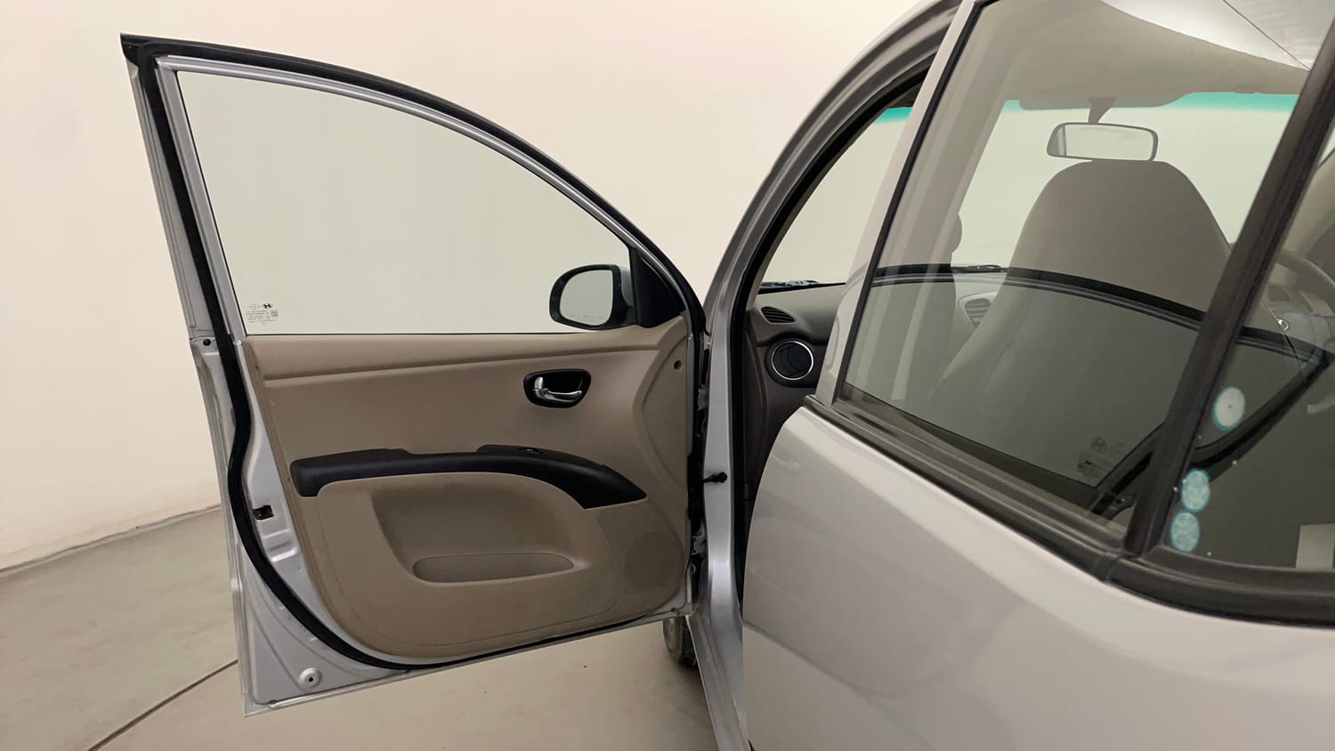 Used 2013 Hyundai i10 Magna 1.2 Kappa2 Petrol Manual interior LEFT FRONT DOOR OPEN VIEW