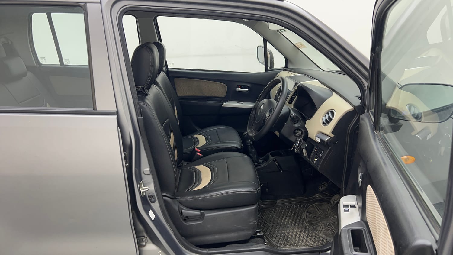 Used 2018 Maruti Suzuki Wagon R LXI CNG Cng Manual interior RIGHT SIDE FRONT DOOR CABIN VIEW