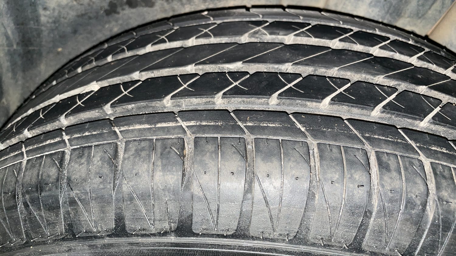 Used 2021 Maruti Suzuki Vitara Brezza ZXi AT SHVS Petrol Automatic tyres LEFT REAR TYRE TREAD VIEW
