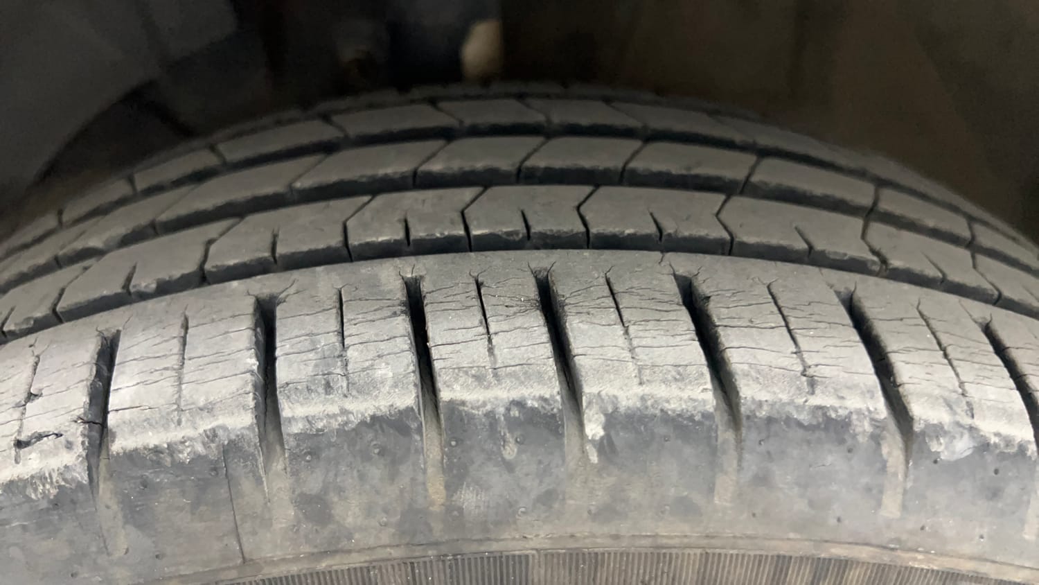 Used 2017 Maruti Suzuki Baleno RS 1.0 Petrol Manual tyres LEFT FRONT TYRE TREAD VIEW