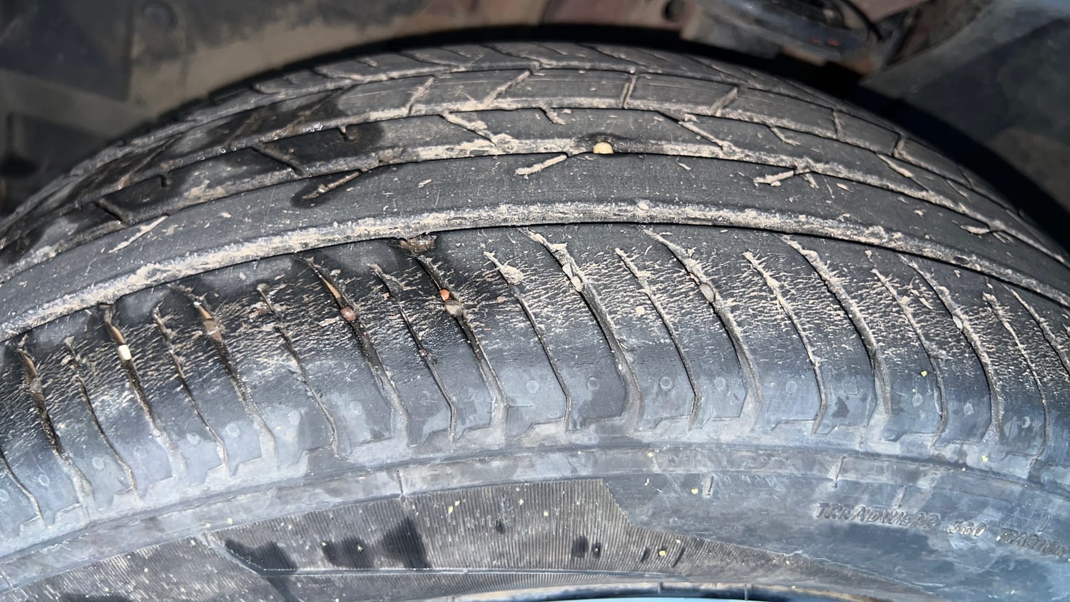 Used 2023 Nissan Magnite XV Premium Turbo Petrol Manual tyres LEFT FRONT TYRE TREAD VIEW