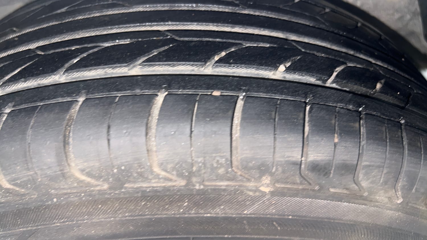 Used 2014 Hyundai i20 Sportz 1.2 Petrol Manual tyres LEFT REAR TYRE TREAD VIEW