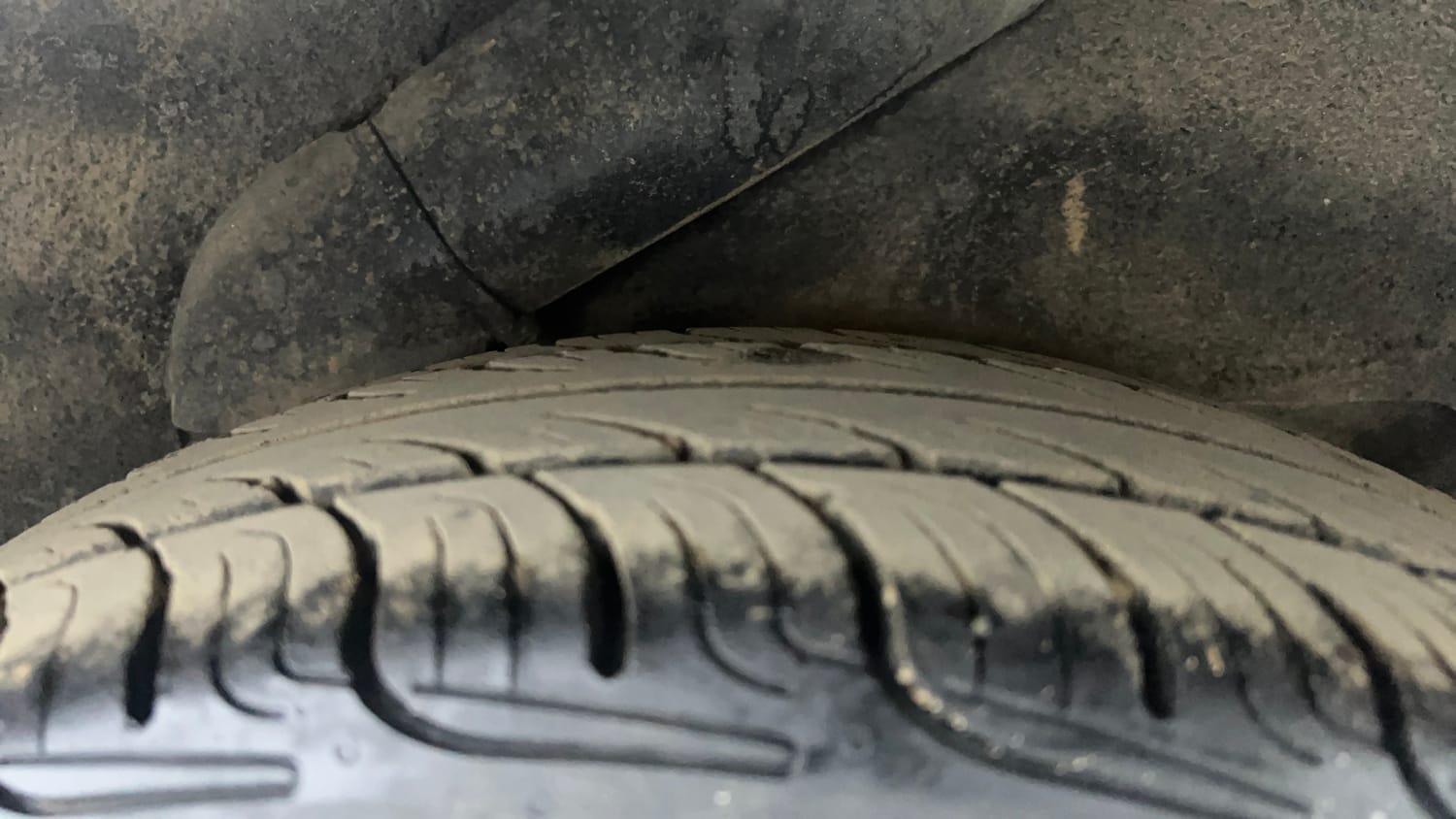 Used 2012 Hyundai i10 Sportz 1.2 AT Kappa2 Petrol Automatic tyres LEFT REAR TYRE TREAD VIEW