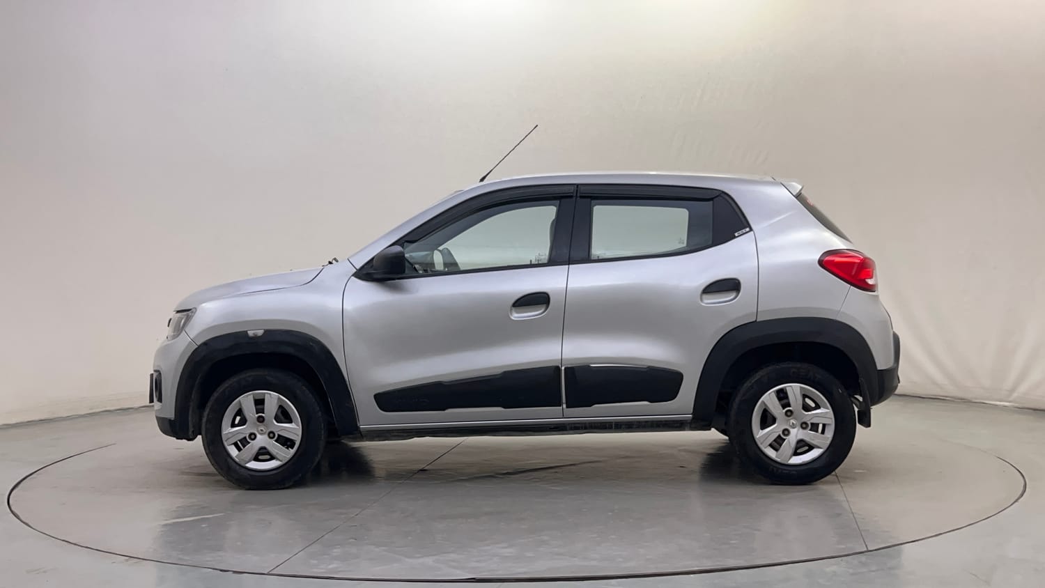 Used 2016 Renault Kwid RXT Petrol Manual exterior LEFT SIDE VIEW