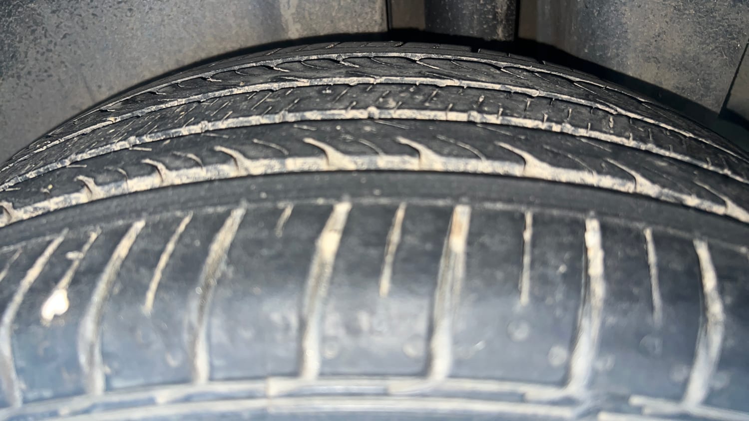 Used 2017 Maruti Suzuki Ciaz Alpha 1.4 AT Petrol Automatic tyres LEFT REAR TYRE TREAD VIEW