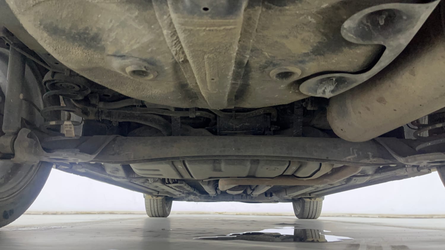 Used 2017 Hyundai Verna SX (O) 1.6 VTVT AT Petrol Automatic extra REAR UNDERBODY VIEW (TAKEN FROM REAR)