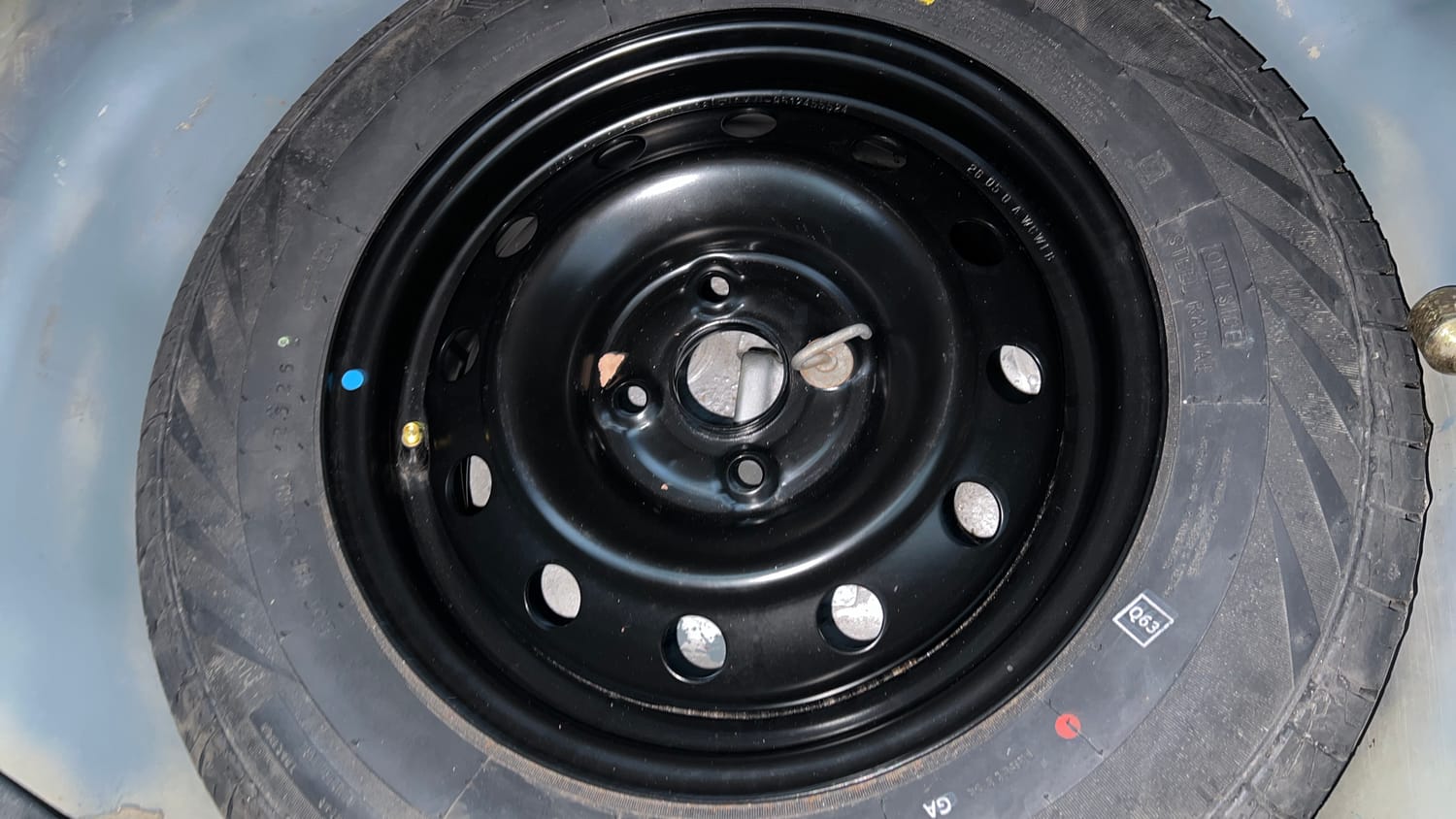 Used 2017 Maruti Suzuki Swift LXi (O) Petrol Manual tyres SPARE TYRE VIEW