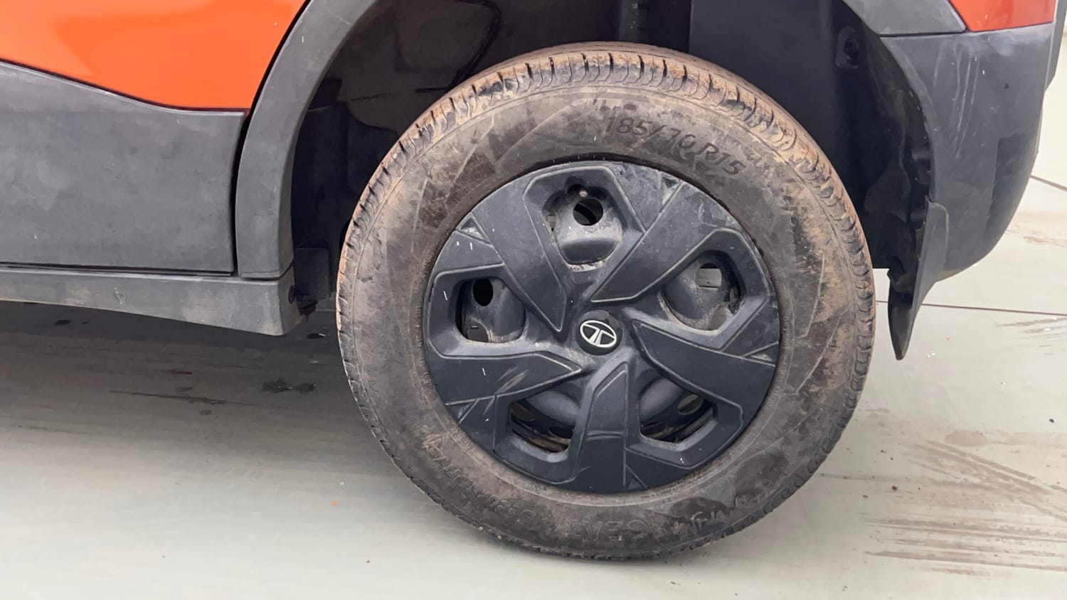 Used 2023 Tata Punch Adventure Rhythm Pack MT Petrol Manual tyres LEFT REAR TYRE RIM VIEW