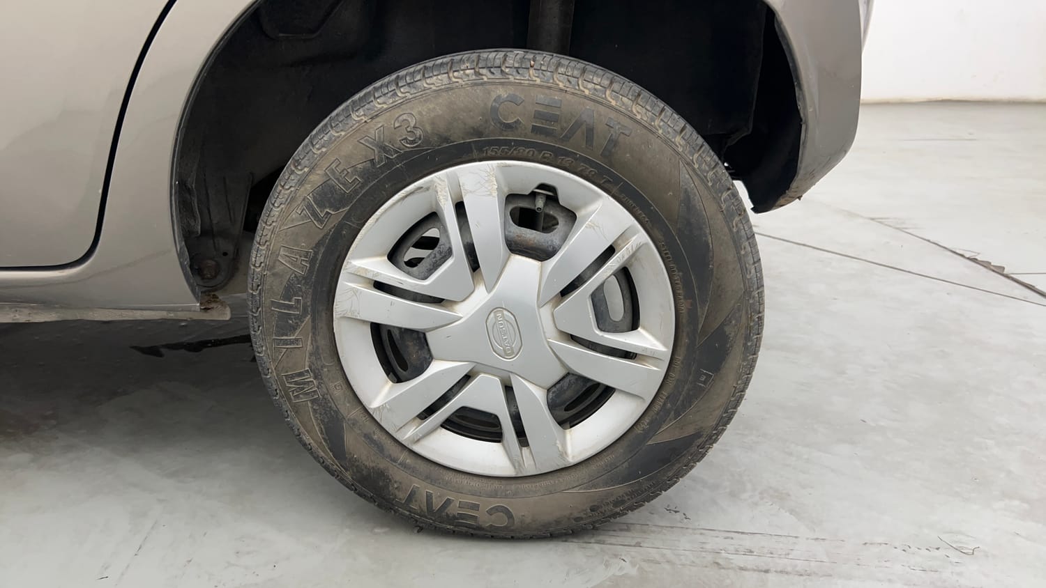 Used 2018 Datsun Redi-GO S 1.0 AMT Petrol Automatic tyres LEFT REAR TYRE RIM VIEW