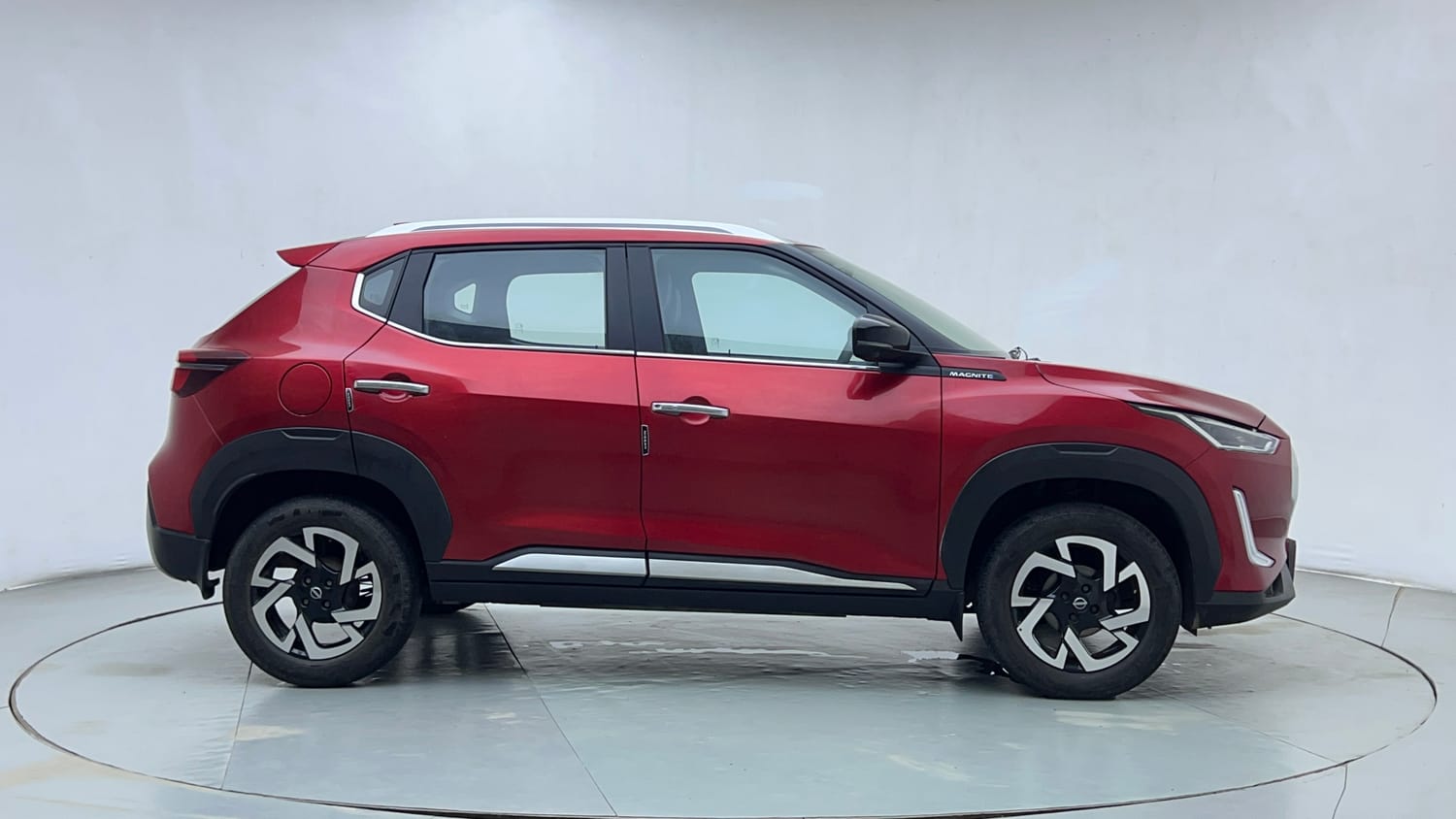 Used 2023 Nissan Magnite XV Premium Turbo Petrol Manual exterior RIGHT SIDE VIEW