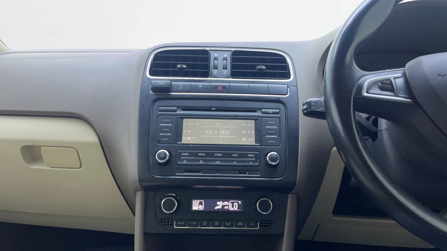 Used 2016 Skoda Rapid 1.5 TDI CR Style Plus AT Diesel Automatic interior MUSIC SYSTEM & AC CONTROL VIEW